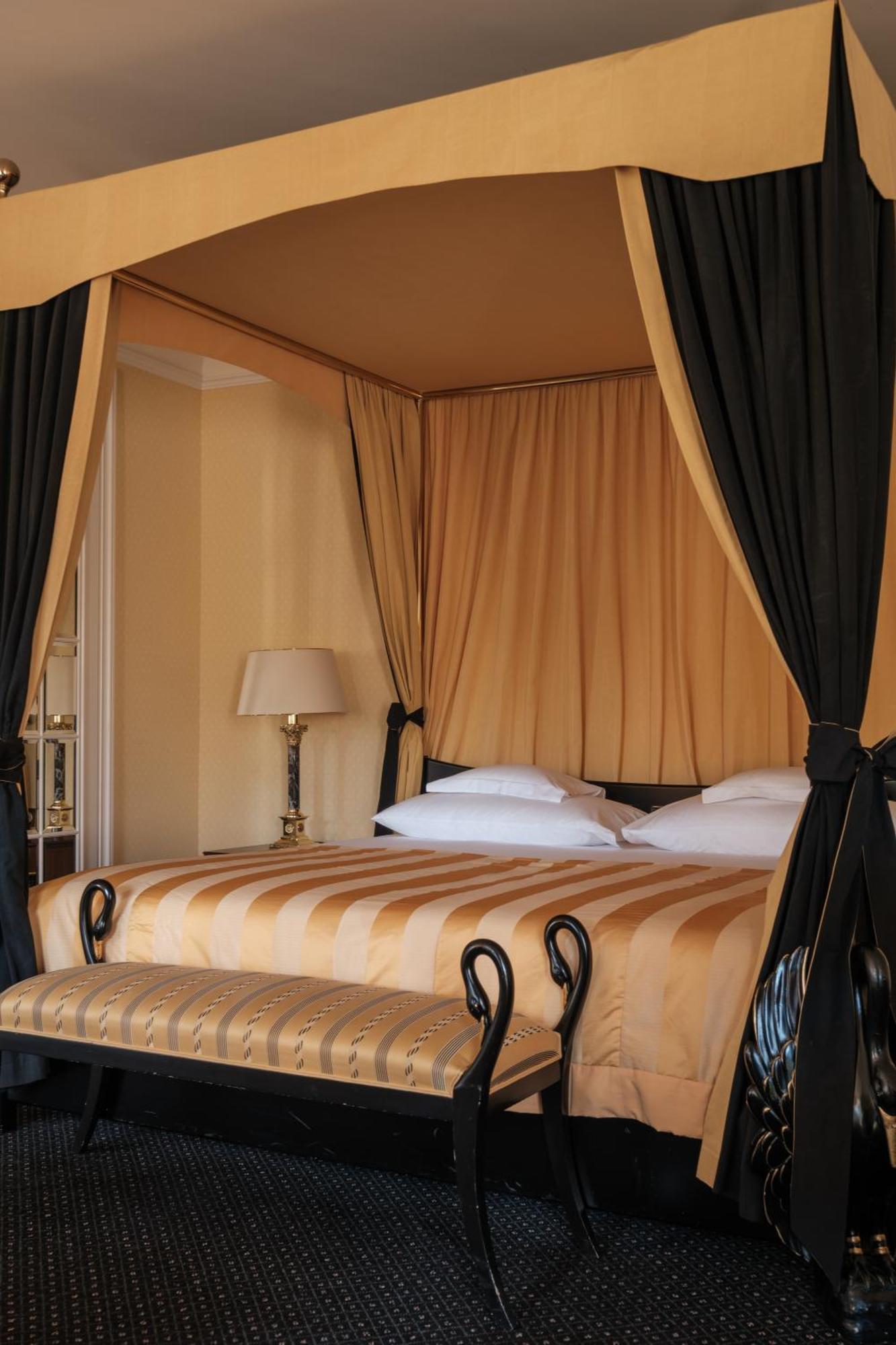 Swan room